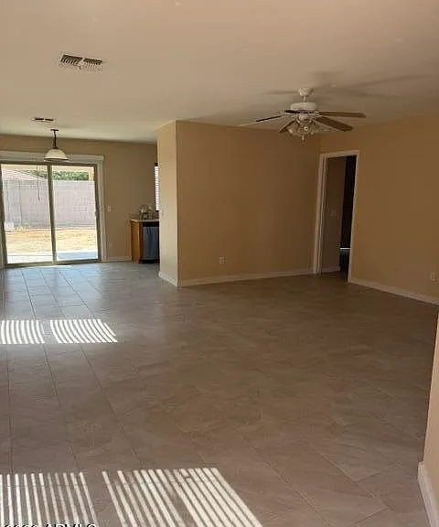 1006 S Slater Cir — Photo 3