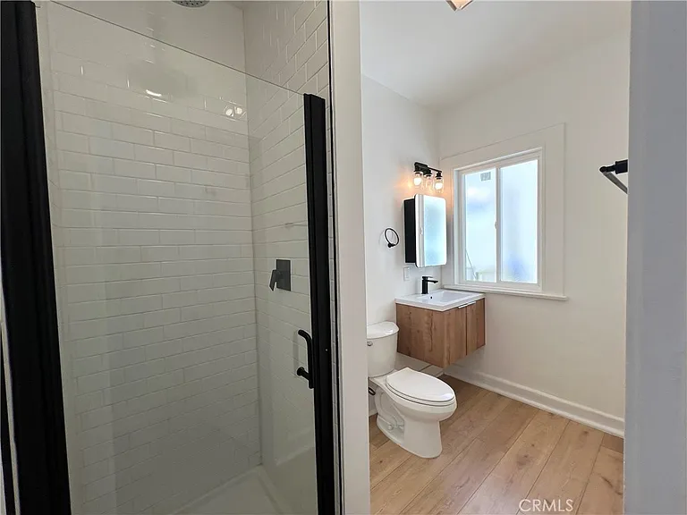 1557 W 36th Pl — Photo 19