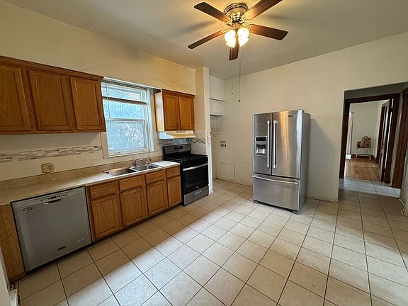 3rd image of 2515 N Neva Ave Floor 1