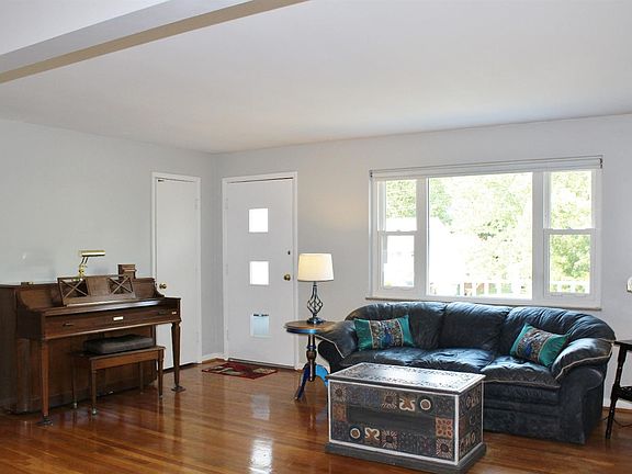 2nd image of 1014 Jonquil Ln