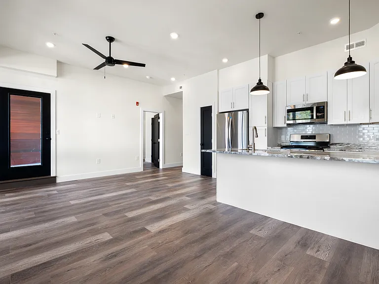 2025 Amber St #B — Photo 14