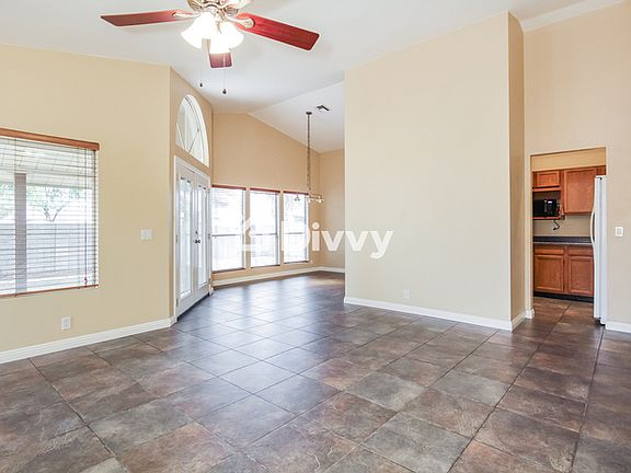 5th image of 1133 W Greenway Dr