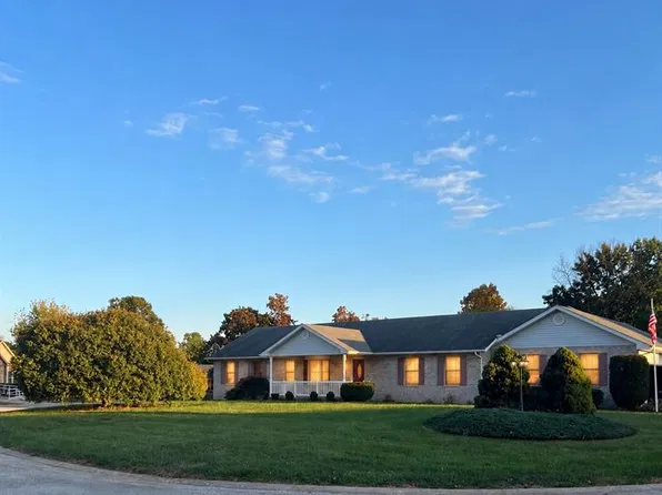 203 Lakewood Dr, Brighton, IL 62012