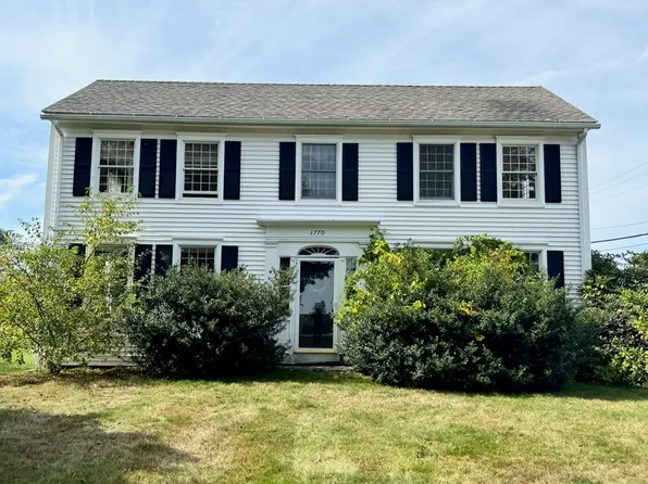 73 Potter Hill Rd, Grafton, MA 01519