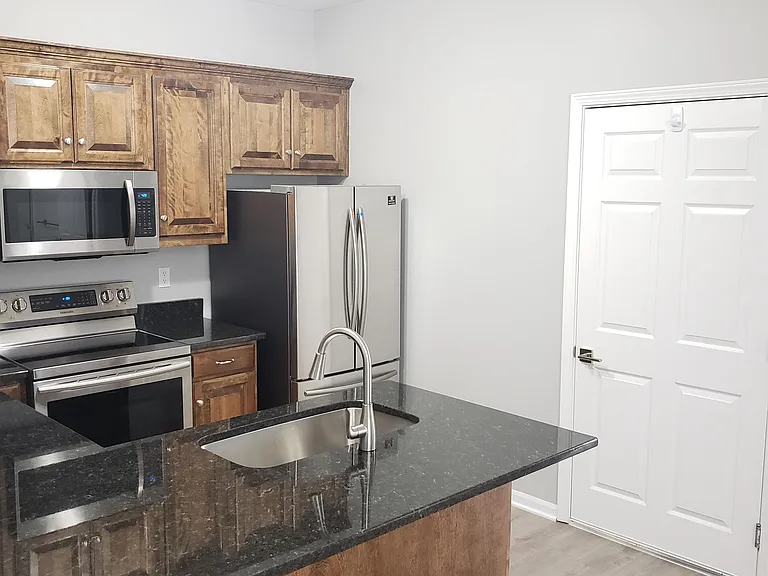 8327 N Nodaway Ave — Photo 2