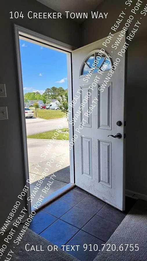 104 Creeker Town Way. Gated Community with a Pool! — Photo 4