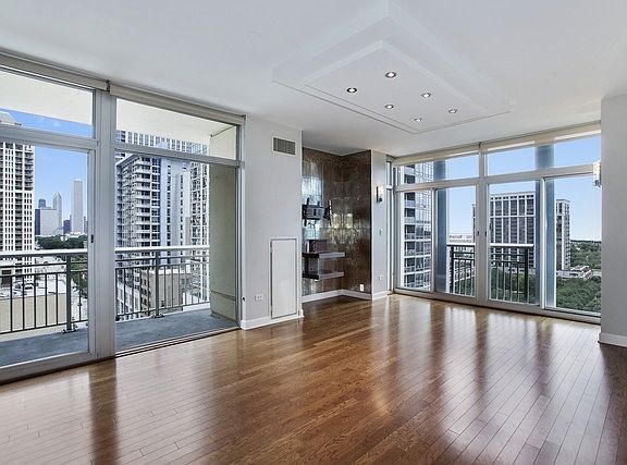 3rd image of 1400 S Michigan Ave APT 1303