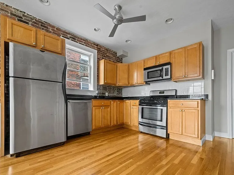 172 Cottage St #5 — Photo 1