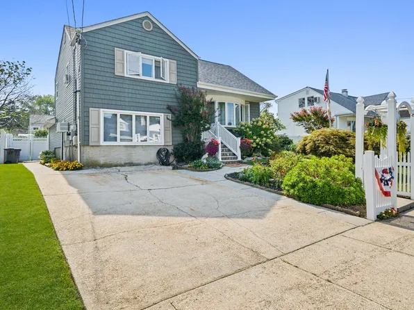 9 Duke Street, North Babylon, NY 11703