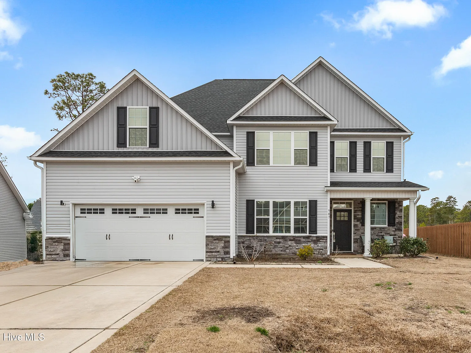 4 bed, 2.5 bath, $2,900 — Photo 2
