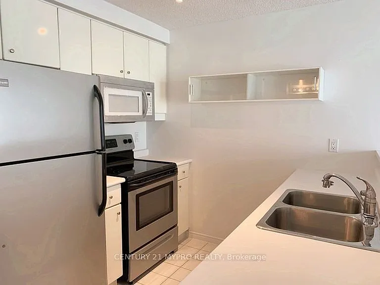 10 Yonge St #605 — Photo 4