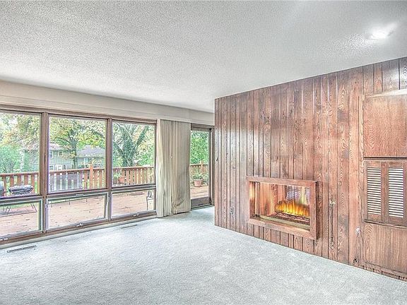4th image of 700 W Montcrew Dr