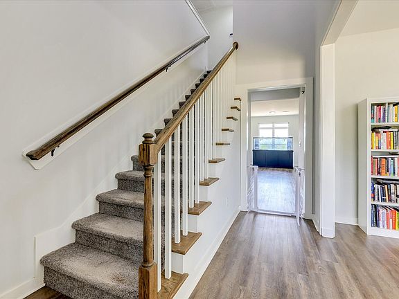 4th image of 453 Bridle Path Rd
