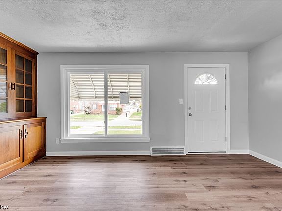 4th image of 21341 Fuller Ave