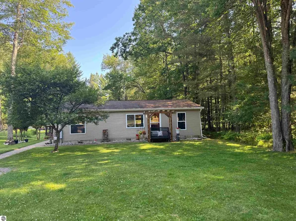 1816 Onondaga Trl, West Branch, MI 48661