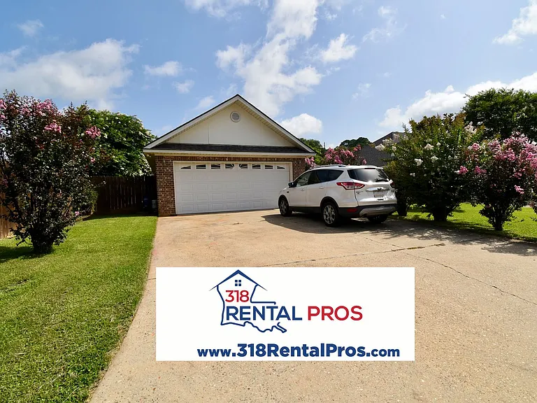 1119 Lisa Ln — Photo 3