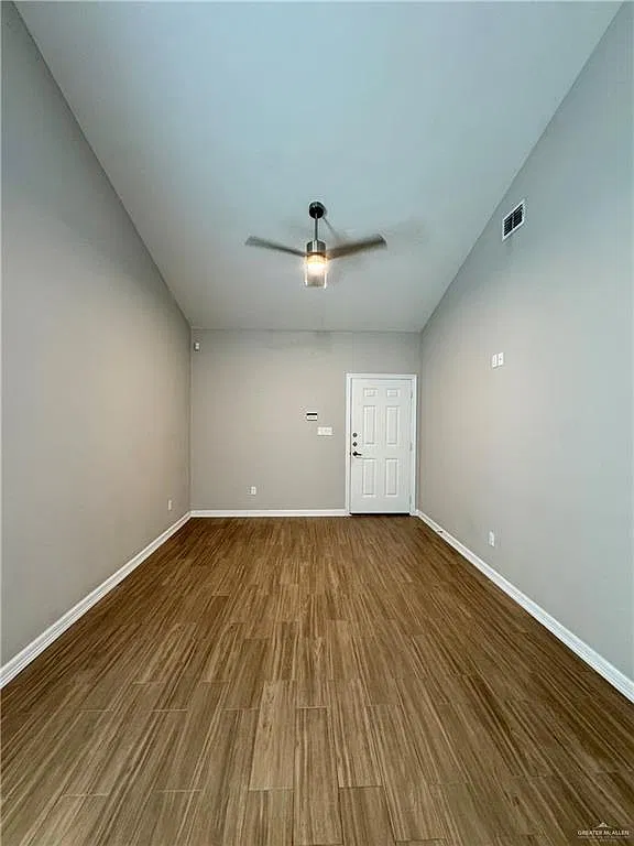 3 bed, 2.0 bath, 1020 sqft, $1,275 — Photo 3