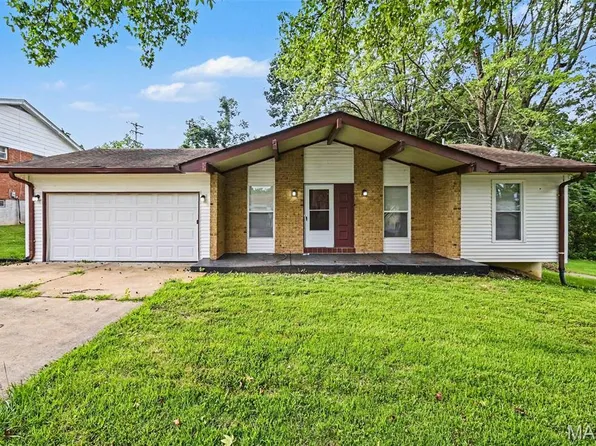 6692 Lesli Mari Ct, Florissant, MO 63033