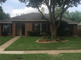 820 Creekview Dr, Mesquite, TX 75181