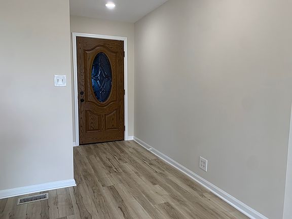 3rd image of 949 Harriet Ave
