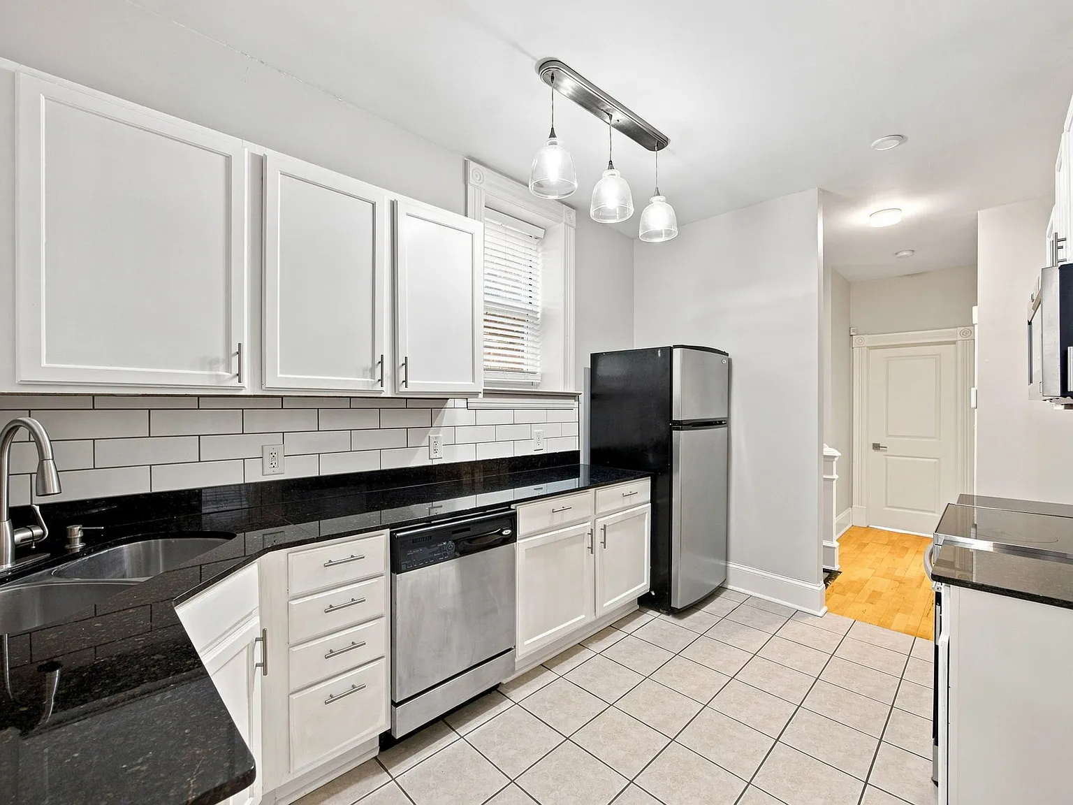 1 bed, 1000 sqft, $1,550 — Photo 4