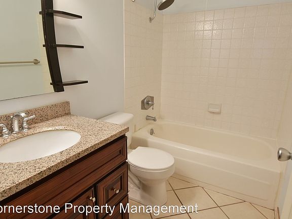 5th image of 1039 Columbus Dr