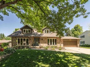 3700 S Lewis Ct, Sioux Falls, SD 57103