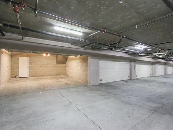 4th image of 88 N Roosevelt Ave Unit 9