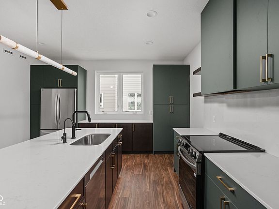 5th image of 17447 Carrier Dr