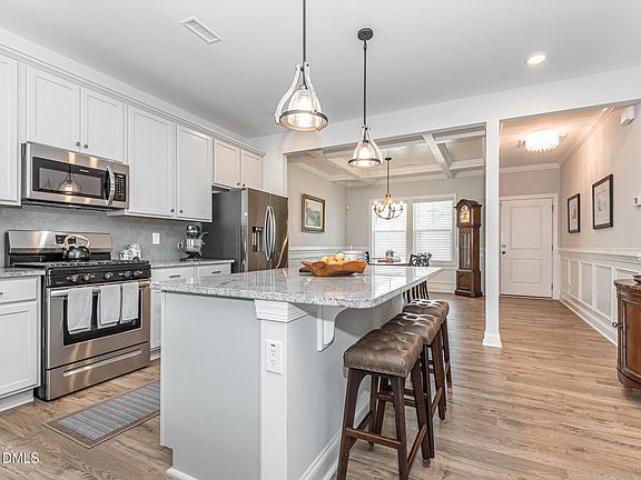 3rd image of 809 Putney Hill Rd