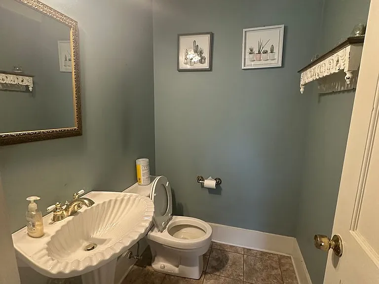 559 Gladstone Blvd — Photo 13