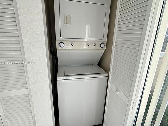 5th image of 2024 NE 167th St APT 3-143
