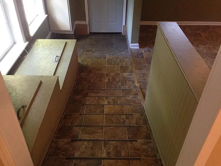 512 Layne St — Photo 3