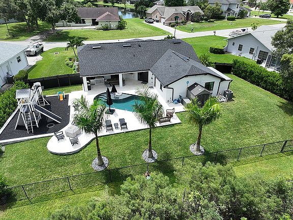 3rd image of 6680 Kestrel Cir
