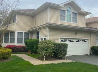 354 Baltustrol Cir, Roslyn, NY 11576