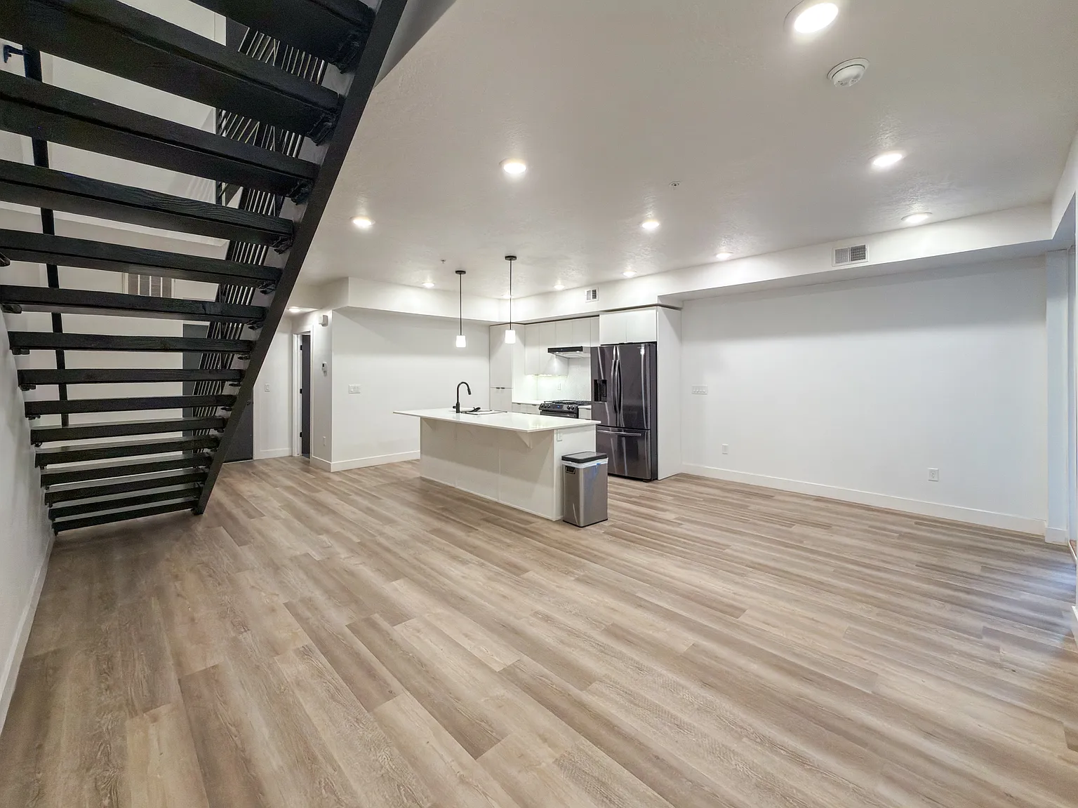 2 bed, 2.5 bath, 1200 sqft, $2,290 — Photo 3