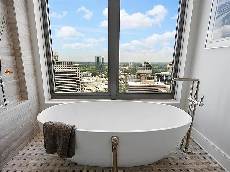 3376 Peachtree Rd #44B — Photo 43