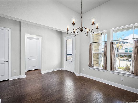 5th image of 623 N Guenther