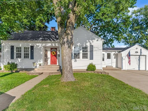 110 S Taylor St, Red Bud, IL 62278