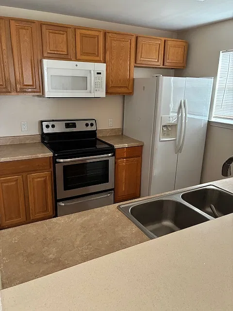 2518 Marshall Road - B — Photo 3