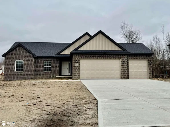 8329 Peninsula Cir, Grand Blanc, MI 48439