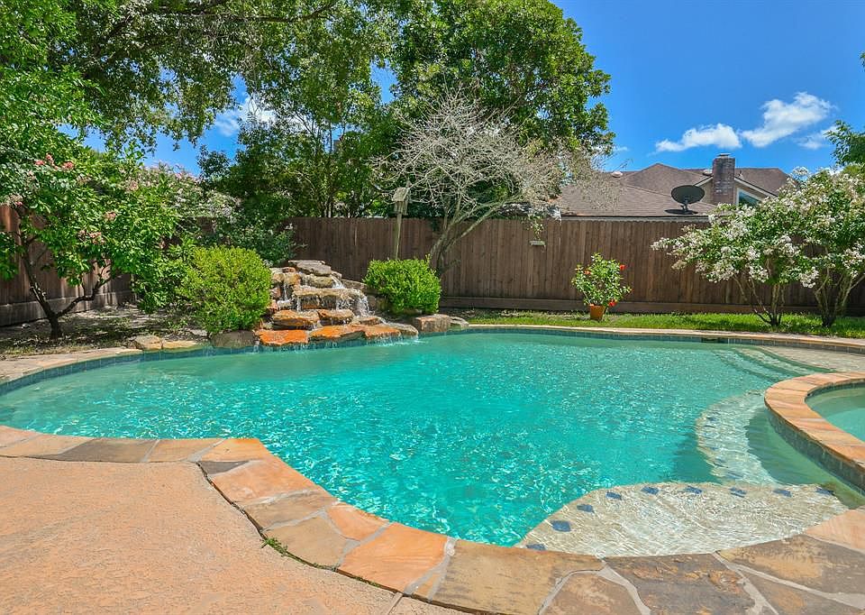 1st image of 615 Whitehurst Ct