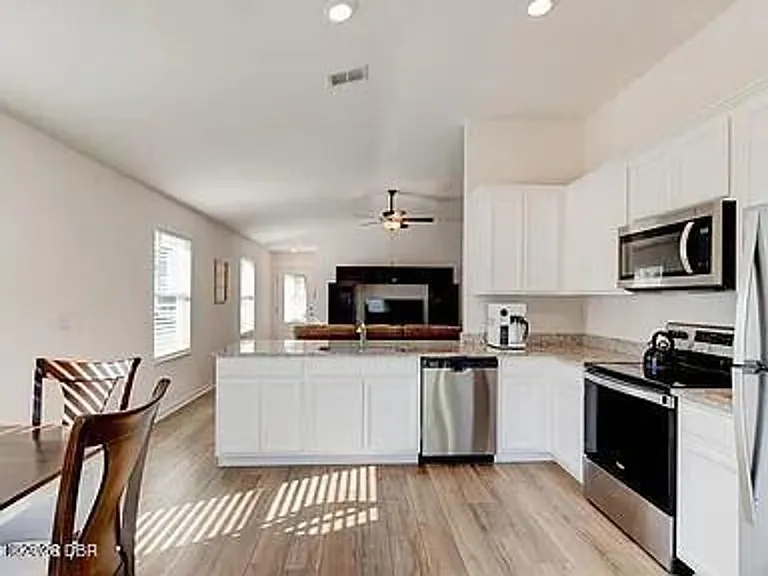 33 Pine Croft Ln — Photo 2