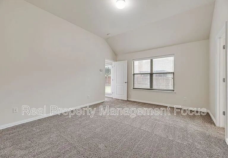5037 Diamond Peak Ct — Photo 17