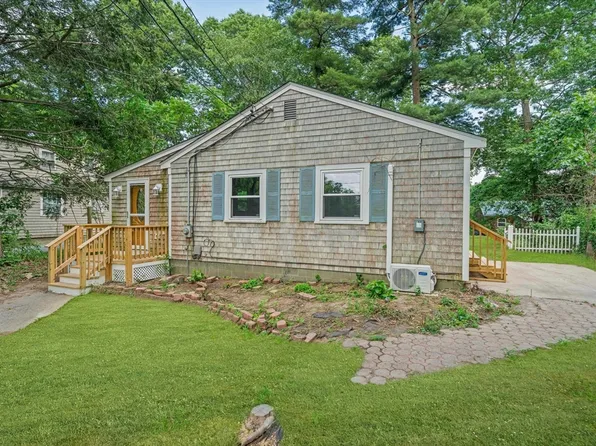 13 Hickory Rd, Halifax, MA 02338
