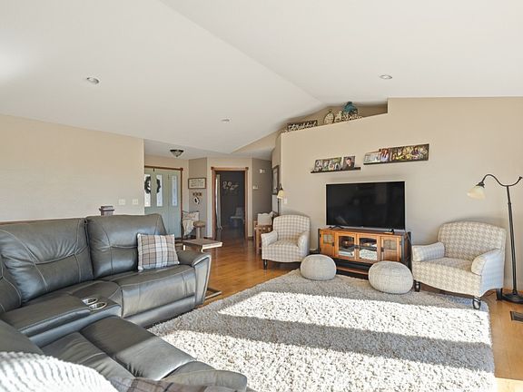 4th image of 6650 Wellington Dr