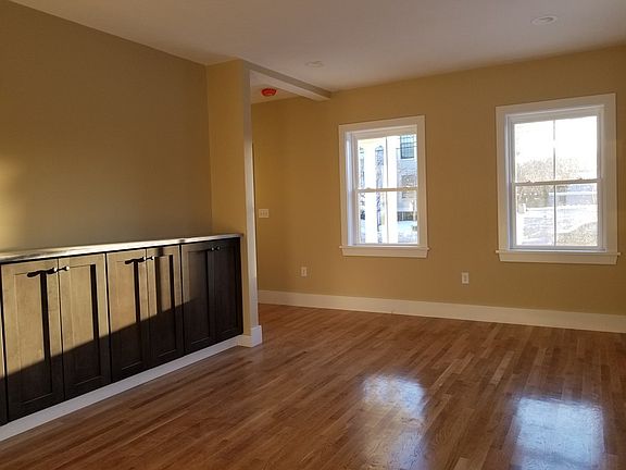 5th image of 98 Main St Unit 98