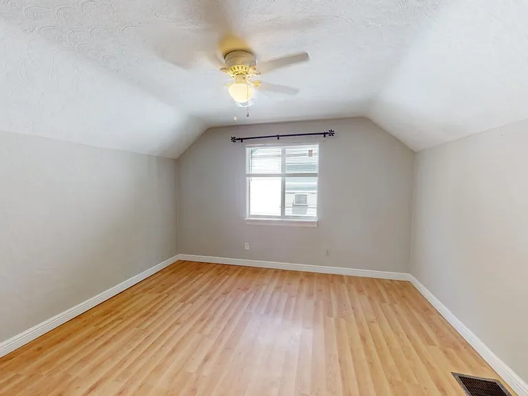 388 S Powell Ave — Photo 15