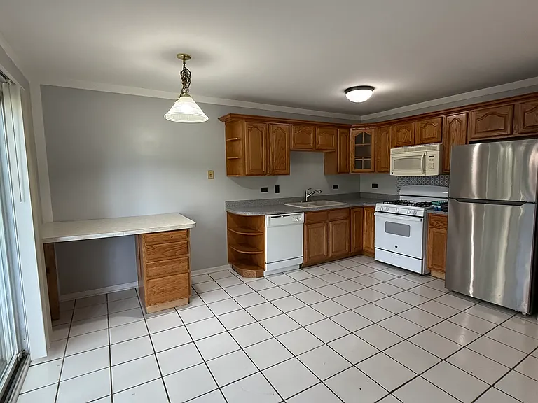 1420 Andover Dr — Photo 3