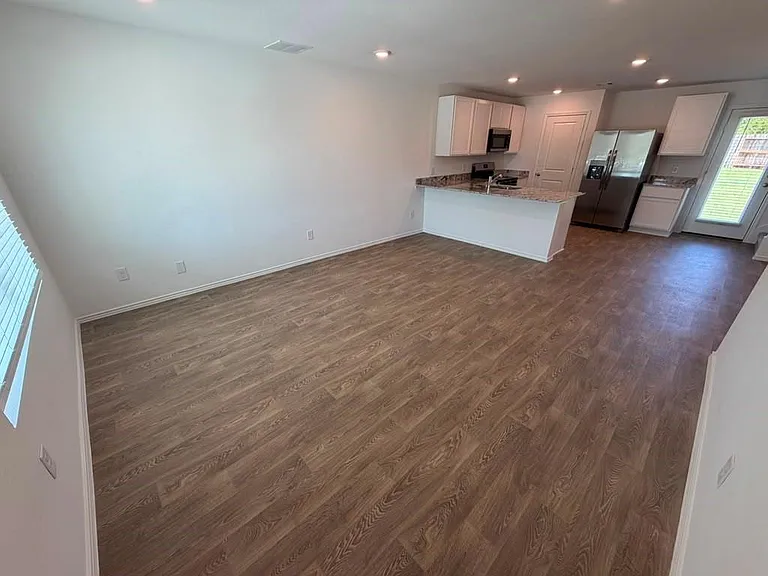 6003 Pineapple St — Photo 2
